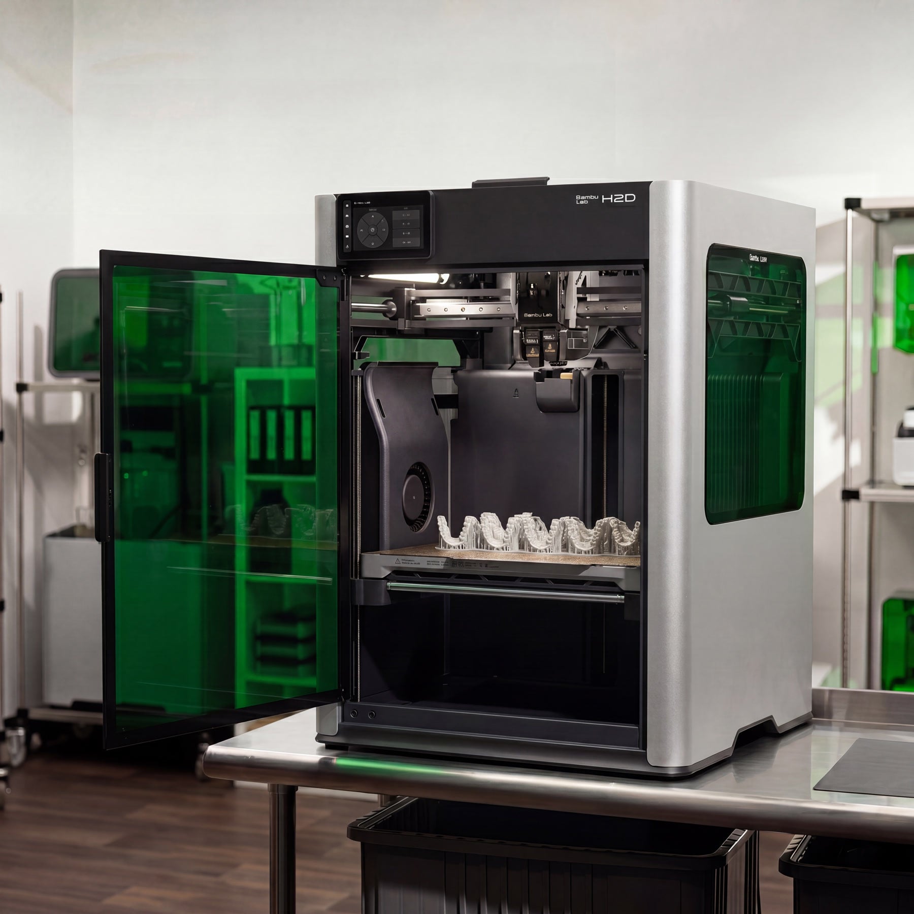 FDM-3D-Drucker Bambu Lab H2D mit geöffnetem Bauraum